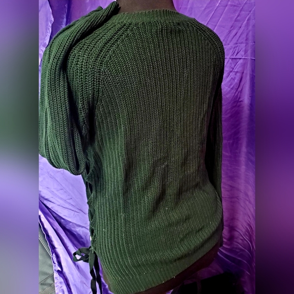 Green Sweater - Picture 2 of 2